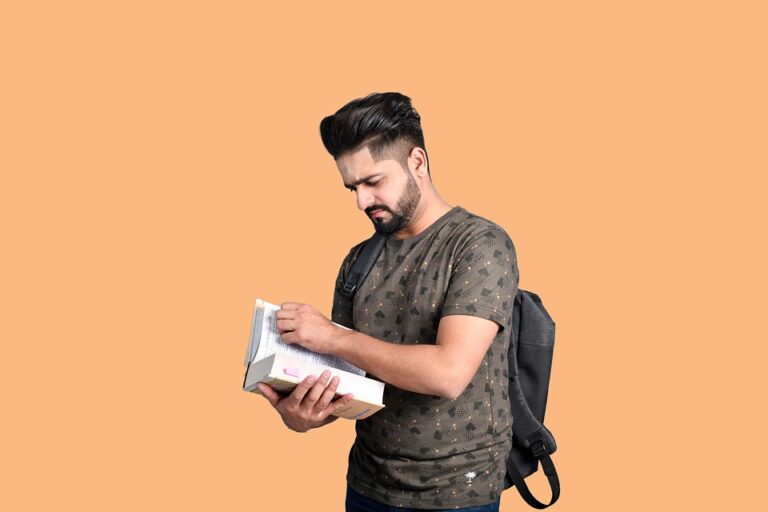 Universitas Malahayati merupakan salah satu perguruan tinggi swasta yang terletak di Kota Bandar Lampung. Berdiri sejak tahun 1981, universitas ini telah menjalani perjalanan panjang dalam menyediakan pendidikan tinggi berkualitas bagi masyarakat Indonesia.